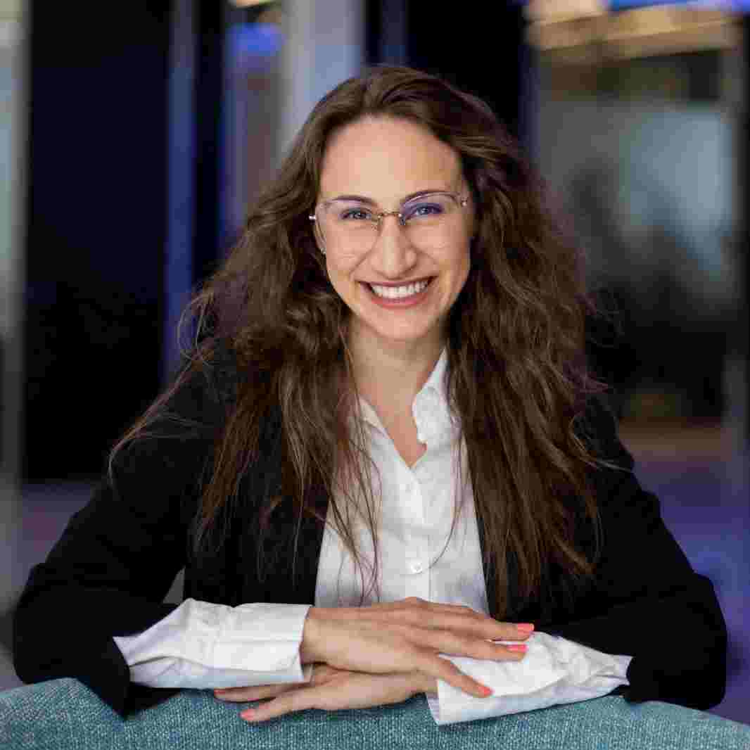 Margarita Mlodziejewska, Associate Editor